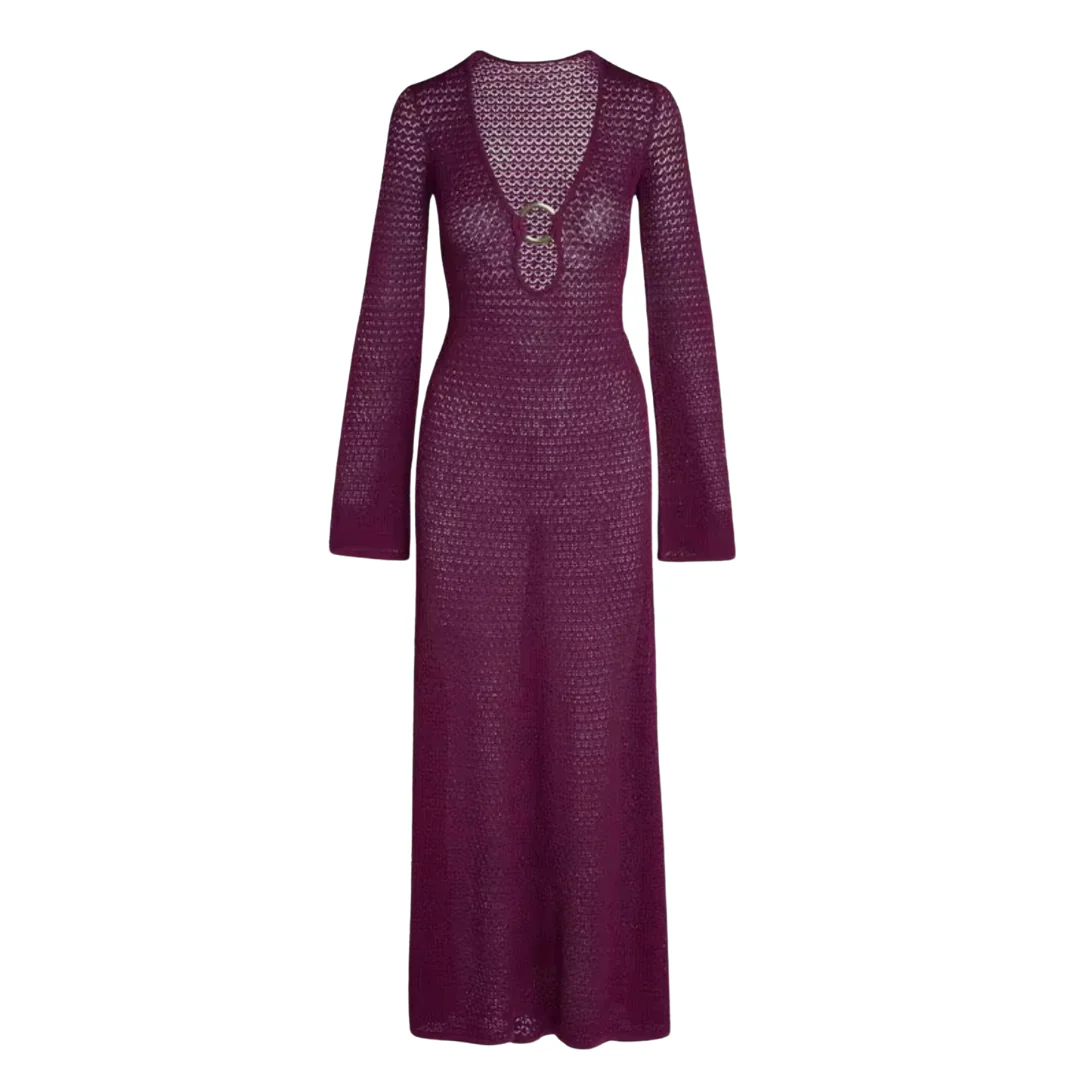 Kleid in Violett freigestellt auf weißem Hintergrund.