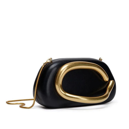 Black & Gold Statement Bag – Vorderansicht in leichter Seitenansicht mit 3D-Applikation
