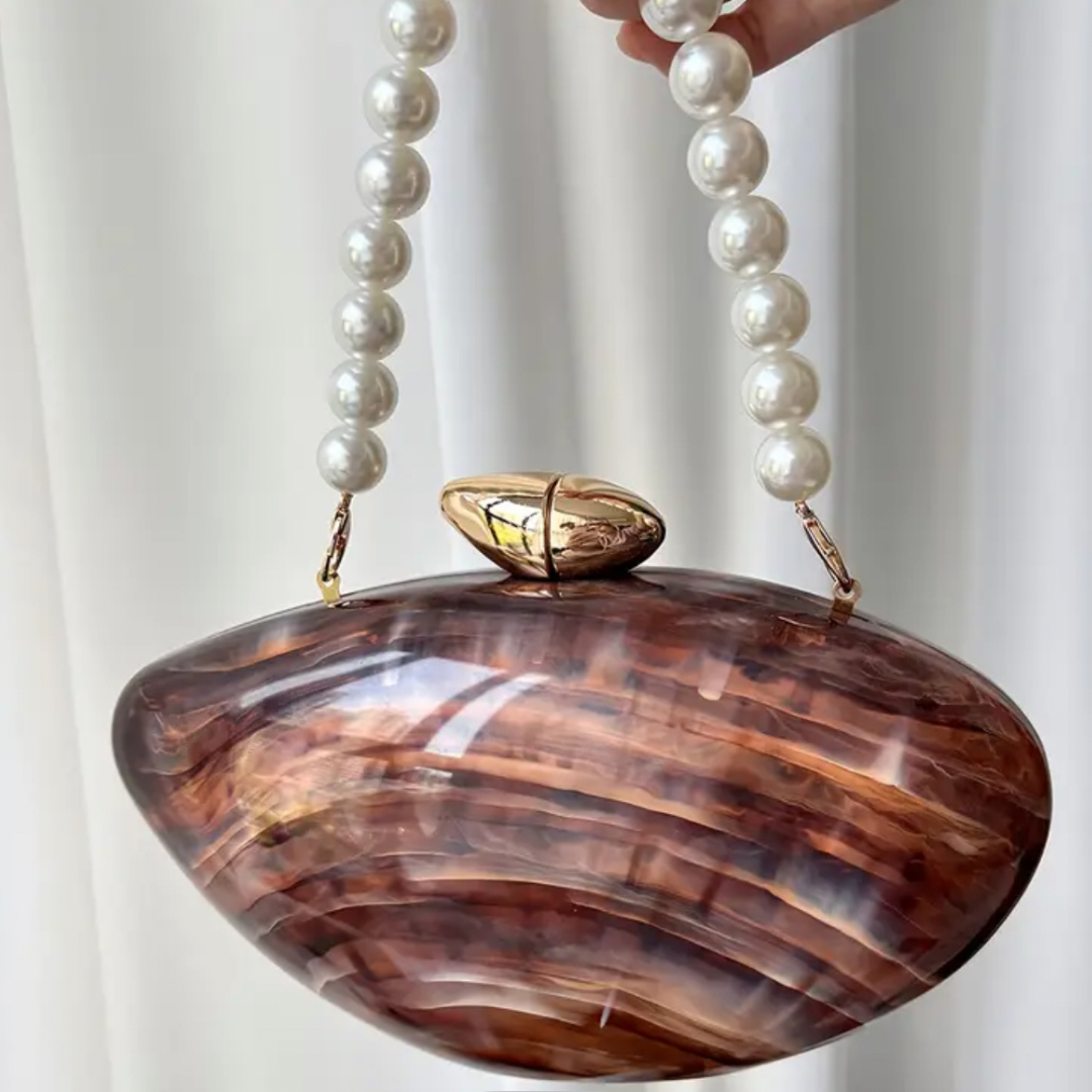 Glossy Shell Look Clutch mit XL-Perlenhenkel