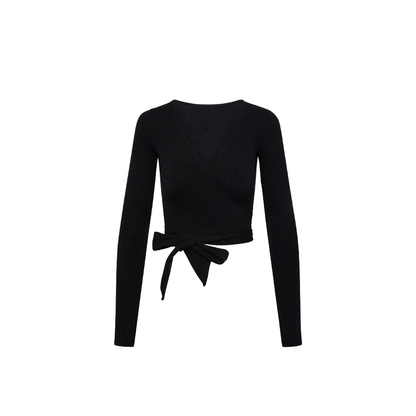 Freigestelltes Wrap Top in Schwarz auf weißem Hintergrund
