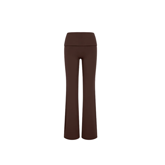 Freigestelltes Produkt: Stretch Pants auf weißem Hintergrund