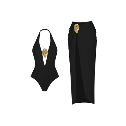 Zweiteiliges Badeanzug-Set in Schwarz mit goldener Applikation und Wickelrock – elegantes Design mit tiefem V-Ausschnitt